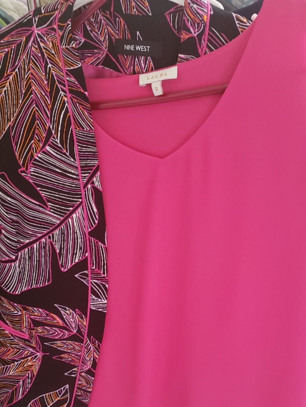 Laura V neck sleeveless top size L